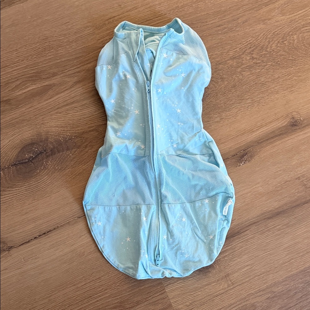 Light Blue Star-Patterned swaddle